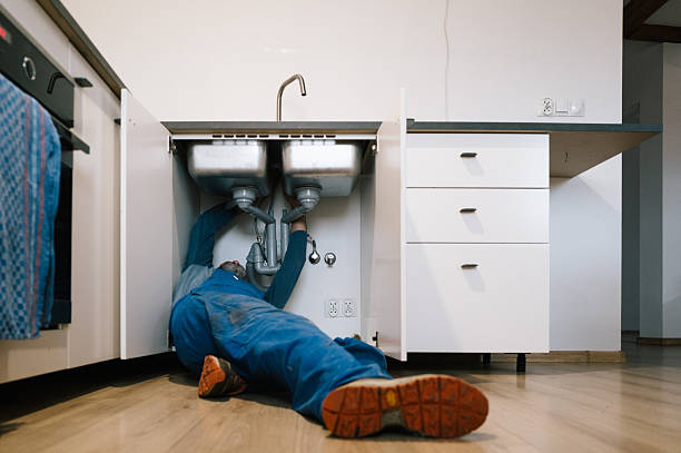 Professional Leak Detection technician working in Crystal Lake, FL